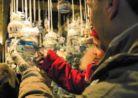 vater-und-kind-adventstand